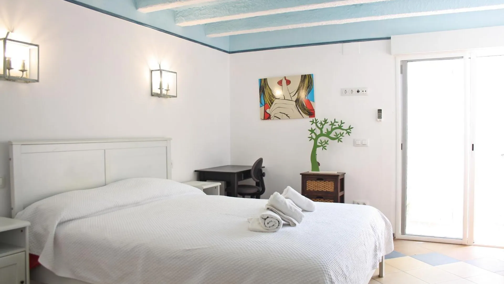 Latorre Seafront Villa 캠브릴스 0*,  스페인